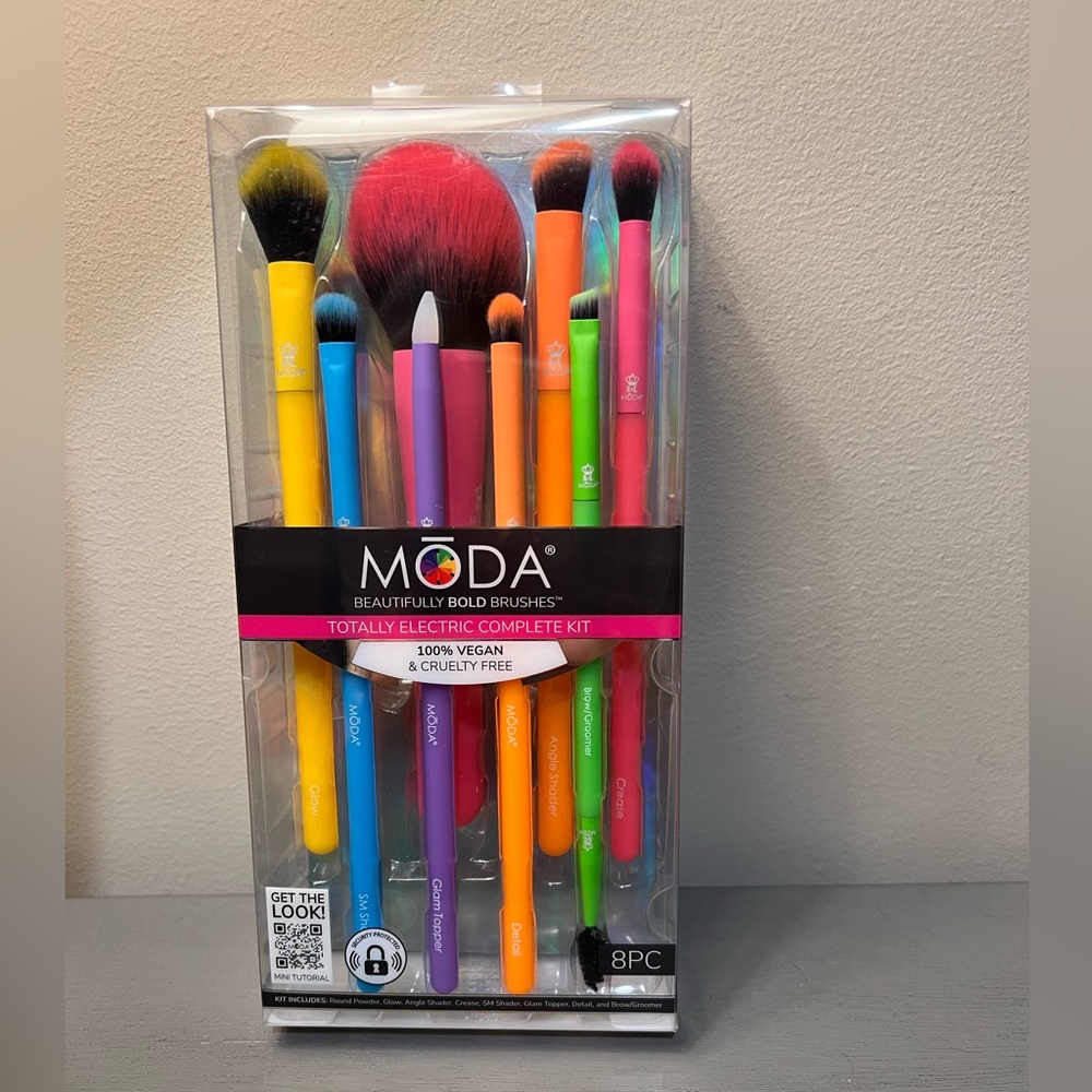 ❤️NEW MODA 8 pc totally electric complete brush kit ❤️